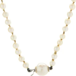 Graduated Pearl Necklace with 14 Karat White Gold Clasp