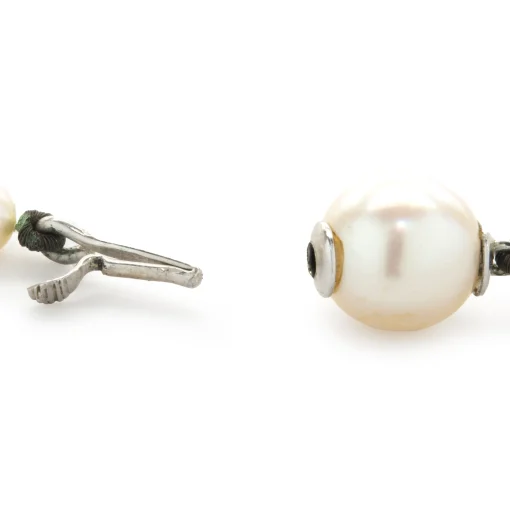 Graduated Pearl Necklace with 14 Karat White Gold Clasp