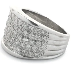 18 Karat White Gold Diamond Fashion Ring