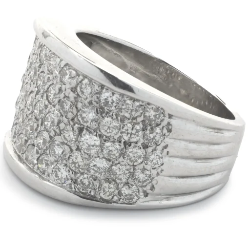 18 Karat White Gold Diamond Fashion Ring