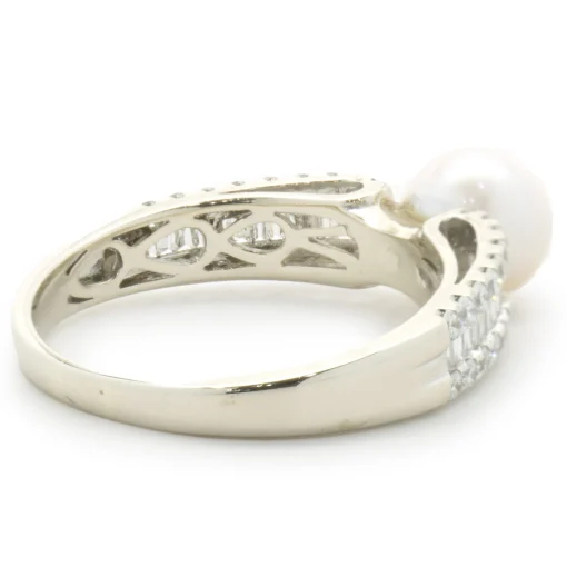 14 Karat White Gold Pearl and Diamond Ring