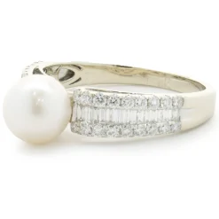 14 Karat White Gold Pearl and Diamond Ring