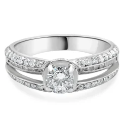 18 Karat White Gold Round Brilliant Cut Diamond Engagement Ring