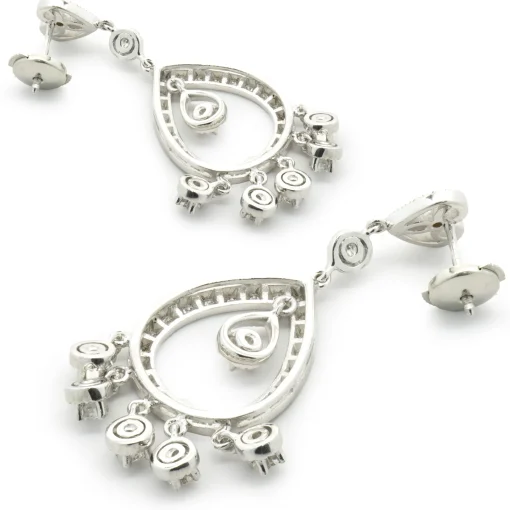 18 Karat White Gold Vintage Pear Shape Cutout Drop Earrings