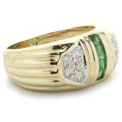 18 Karat Yellow Gold Emerald and Diamond Ribbed Ring