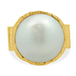 18 Karat Yellow Gold Hammered Mabe Pearl Ring